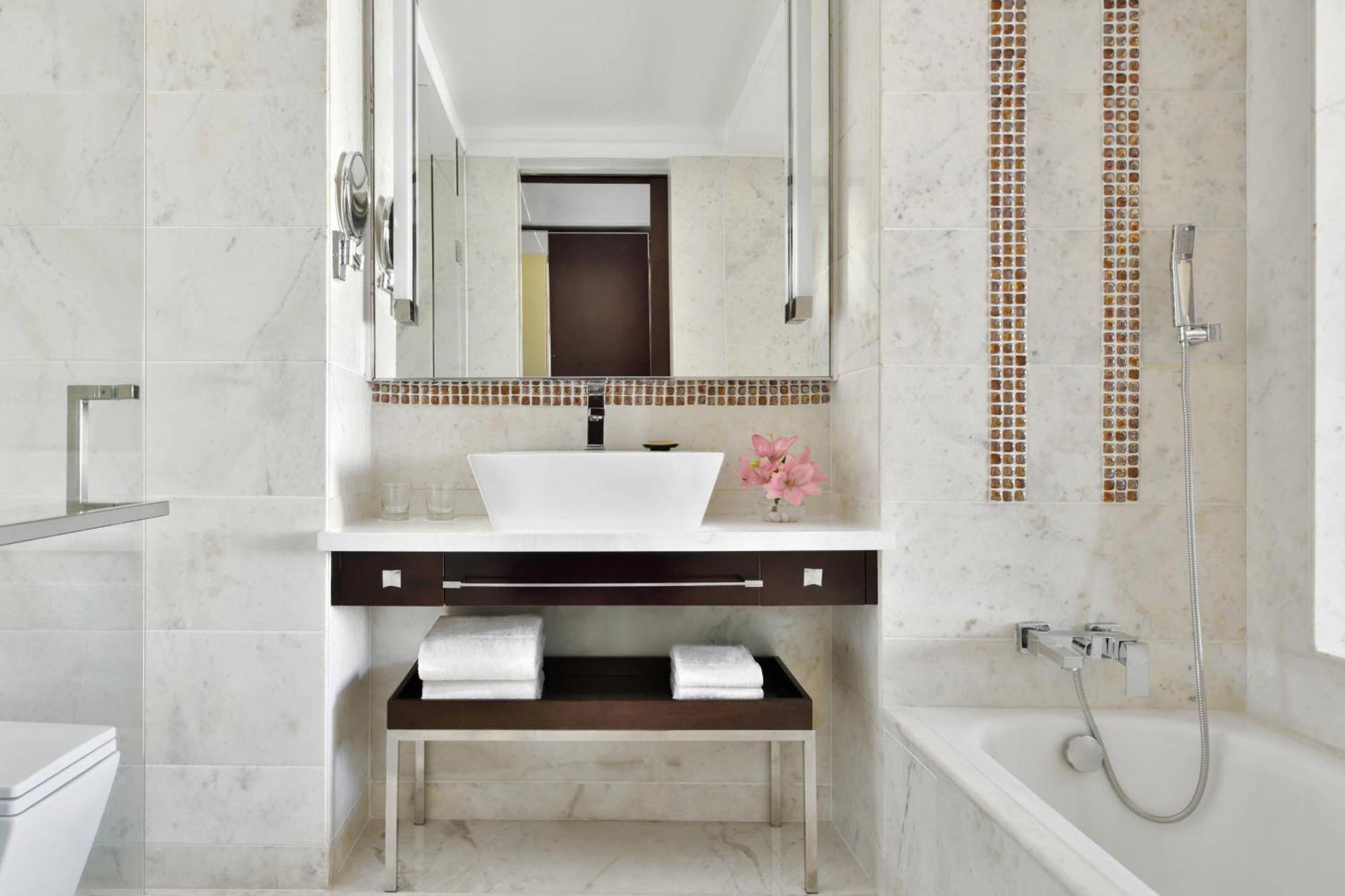 Jaipur Marriott Hotel Ngoại thất bức ảnh Bathroom