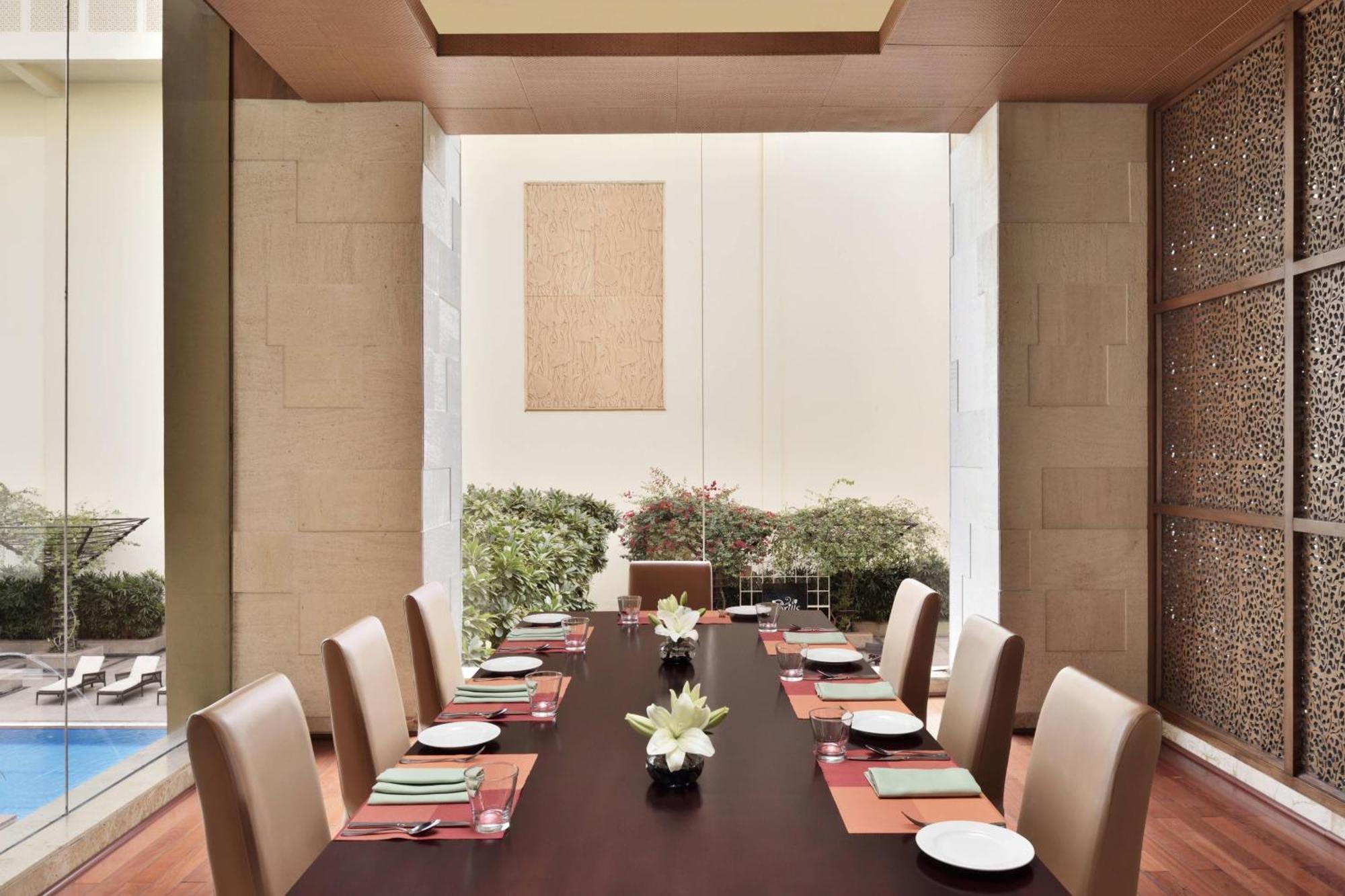 Jaipur Marriott Hotel Ngoại thất bức ảnh The Club Lounge at the Taj Mahal Palace